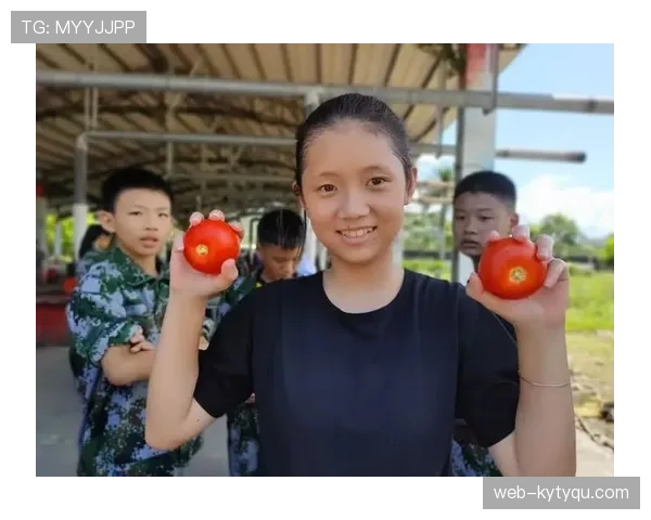 刷到魏秋月的日常：训练像军训，周末餐桌像五星级，感觉她下班就变了个人