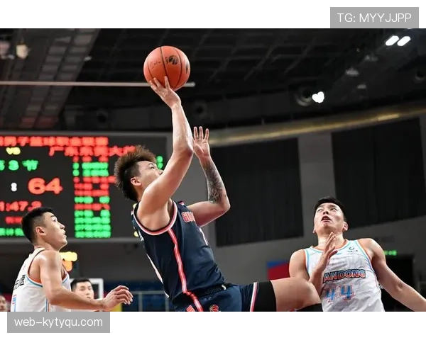 换下球员违规行为规则全解：裁判如何判罚边线冲突？