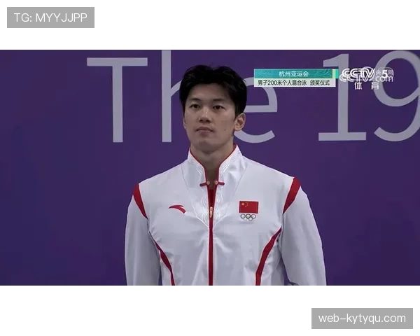 汪顺训练完直接啃鸡腿？这自律人设有点扛不住啊